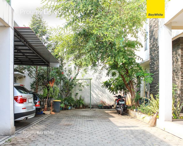 Ready to Use! Luxury House LT 145m2 Desain Elegan di Kalibata Ready to Use! Luxury House LT 145m2 Desain Elegan di Kalibata