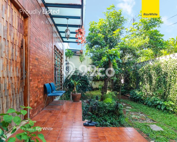 Rumah Elit Modern Tanpa Renovasi di Cinere Jakarta Selatan Rumah Elit Modern Tanpa Renovasi di Cinere Jakarta Selatan