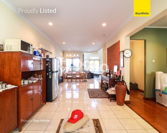 Dijual Rumah Luas Elegan Dengan View Cantik di Bintaro, Tangerang Selatan Dijual Rumah Luas Elegan Dengan View Cantik di Bintaro, Tangerang Selatan