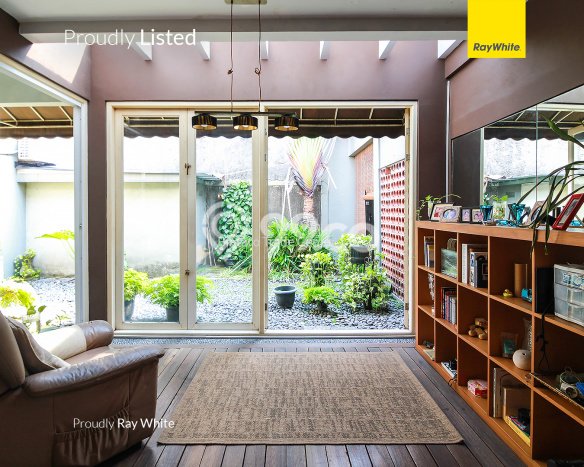 Dijual Rumah Luas Elegan Dengan View Cantik di Bintaro, Tangerang Selatan Dijual Rumah Luas Elegan Dengan View Cantik di Bintaro, Tangerang Selatan