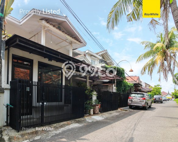 Rumah Mewah LB 220m2 Siap Huni Desain Elegan di Sektor 1 - Bintaro, Jakarta Selatan Rumah Mewah LB 220m2 Siap Huni Desain Elegan di Sektor 1 - Bintaro, Jakarta Selatan