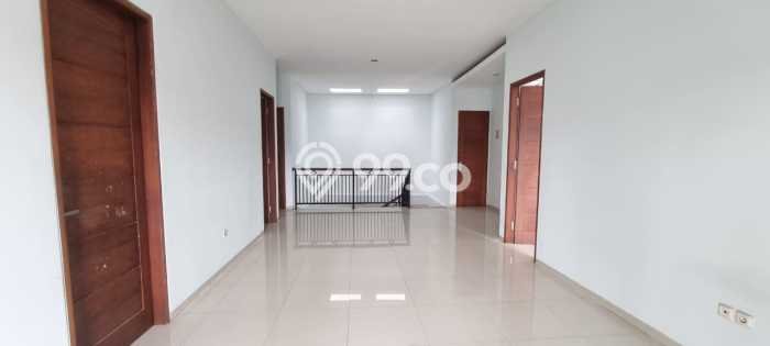 Jarang Ada! Rumah Sewa 4 Kamar Nyaman Siap Huni Bintaro Jarang Ada! Rumah Sewa 4 Kamar Nyaman Siap Huni Bintaro
