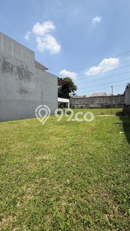 Tanah Dijual Lokasi Strategis di Tangerang Selatan dengan Luas 220m2 Tanah Dijual Lokasi Strategis di Tangerang Selatan dengan Luas 220m2