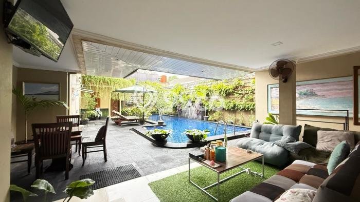 Rumah Elit LB 600m2 Siap Pakai Desain Elegan di Bintaro, Tangerang Selatan Rumah Elit LB 600m2 Siap Pakai Desain Elegan di Bintaro, Tangerang Selatan