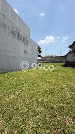 Tanah Dijual Lokasi Strategis di Tangerang Selatan dengan Luas 220m2 Tanah Dijual Lokasi Strategis di Tangerang Selatan dengan Luas 220m2