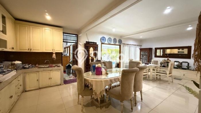Rumah Elit LB 600m2 Siap Pakai Desain Elegan di Bintaro, Tangerang Selatan Rumah Elit LB 600m2 Siap Pakai Desain Elegan di Bintaro, Tangerang Selatan