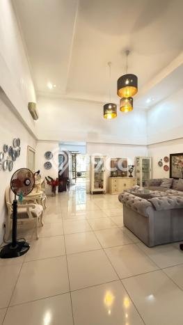Rumah Elit LB 600m2 Siap Pakai Desain Elegan di Bintaro, Tangerang Selatan Rumah Elit LB 600m2 Siap Pakai Desain Elegan di Bintaro, Tangerang Selatan
