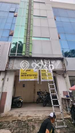 Unit Ruko Dijual di Jakarta Utara LT 92m2 & LB 379m2 Unit Ruko Dijual di Jakarta Utara LT 92m2 & LB 379m2
