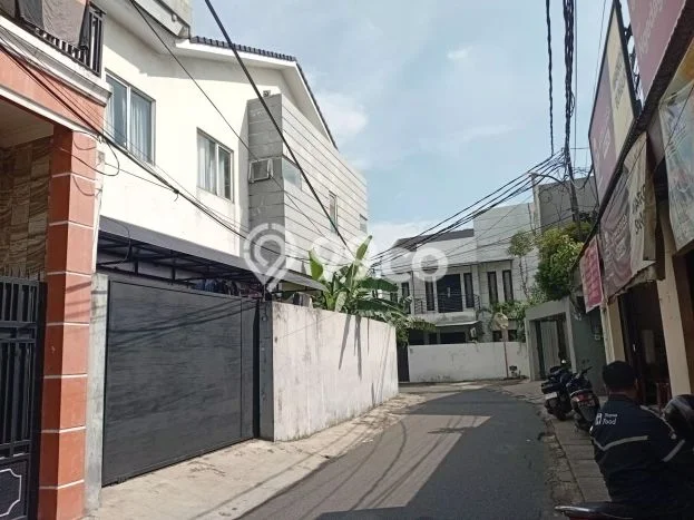 For Sale Rumah 4 Kamar Lokasi Ideal Bagus dan Strategis di Kebayoran Baru For Sale Rumah 4 Kamar Lokasi Ideal Bagus dan Strategis di Kebayoran Baru