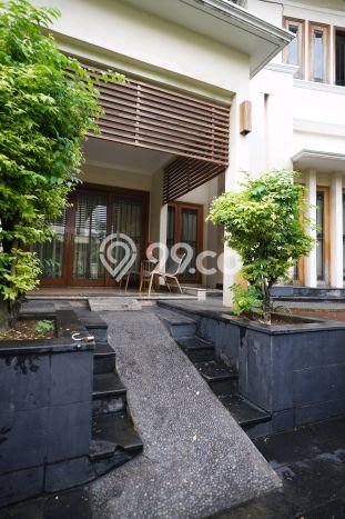 Rumah Elit LB 1000m2 Siap Huni Desain Elegan di Kemanggisan, Jakarta Barat Rumah Elit LB 1000m2 Siap Huni Desain Elegan di Kemanggisan, Jakarta Barat