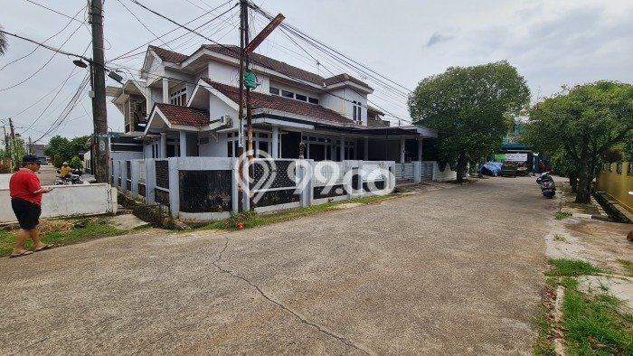 Rumah Mewah LB 185m2 Siap Huni Desain Elegan di Pondok Gede, Bekasi Rumah Mewah LB 185m2 Siap Huni Desain Elegan di Pondok Gede, Bekasi
