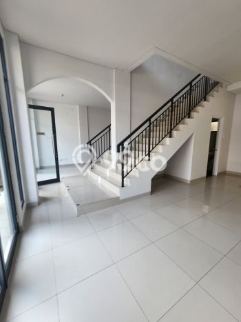 Ruko di BSD Komersial Area, Luas 140m², Disewakan, Area Komersial, Siap Operasional Ruko di BSD Komersial Area, Luas 140m², Disewakan, Area Komersial, Siap Operasional