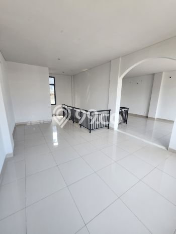 Ruko di BSD Komersial Area, Luas 140m², Disewakan, Area Komersial, Siap Operasional Ruko di BSD Komersial Area, Luas 140m², Disewakan, Area Komersial, Siap Operasional