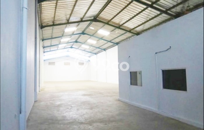 Disewakan Gudang di Kawasan Ramai BSD Luas 600m2 Disewakan Gudang di Kawasan Ramai BSD Luas 600m2
