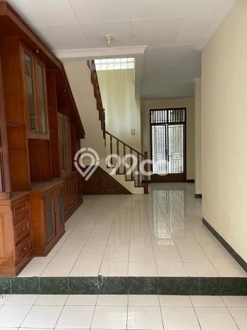 Rumah Terawat LT 90m² / LB 150m² di Lokasi Premium Bintaro, Tangerang Selatan Rumah Terawat LT 90m² / LB 150m² di Lokasi Premium Bintaro, Tangerang Selatan