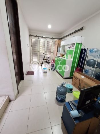 Hunian Mewah LB 210m2 Siap Huni Desain Elegan di Bintaro, Tangerang Selatan Hunian Mewah LB 210m2 Siap Huni Desain Elegan di Bintaro, Tangerang Selatan