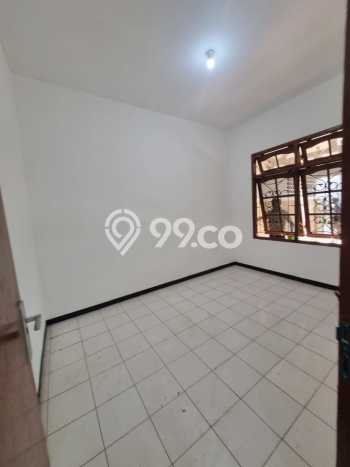 PROPERTI PILIHAN! Rumah di Wiyung, LT 135m2m² LB 100m2m² PROPERTI PILIHAN! Rumah di Wiyung, LT 135m2m² LB 100m2m²