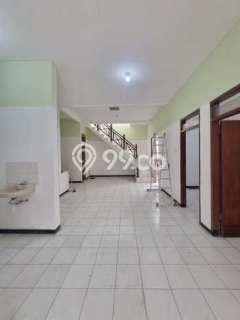 PROPERTI PILIHAN! Rumah di Wiyung, LT 135m2m² LB 100m2m² PROPERTI PILIHAN! Rumah di Wiyung, LT 135m2m² LB 100m2m²