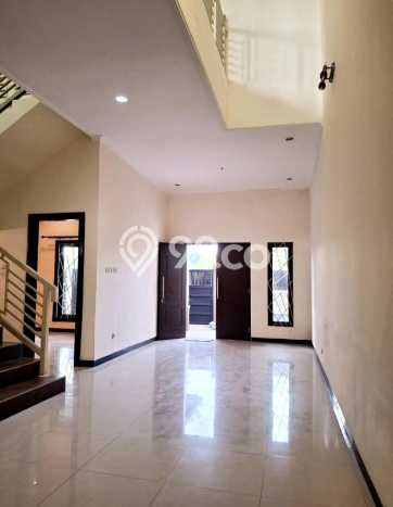 Ready to Use! Premium House LT 200m2 Desain Elegan di Kebraon Ready to Use! Premium House LT 200m2 Desain Elegan di Kebraon