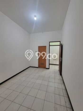 PROPERTI PILIHAN! Rumah di Wiyung, LT 135m2m² LB 100m2m² PROPERTI PILIHAN! Rumah di Wiyung, LT 135m2m² LB 100m2m²