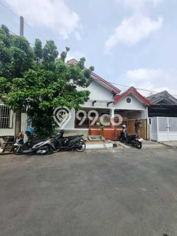 PROPERTI PILIHAN! Rumah di Wiyung, LT 135m2m² LB 100m2m² PROPERTI PILIHAN! Rumah di Wiyung, LT 135m2m² LB 100m2m²