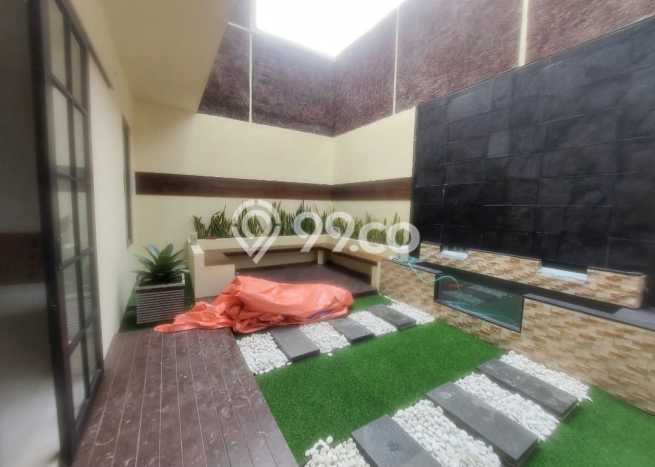 Rumah Menguntungkan di Pusat Kota Wiyung, Surabaya - 5 Kamar Tidur Rumah Menguntungkan di Pusat Kota Wiyung, Surabaya - 5 Kamar Tidur