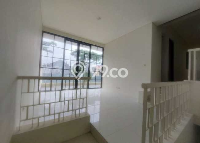 Rumah Menguntungkan di Pusat Kota Wiyung, Surabaya - 5 Kamar Tidur Rumah Menguntungkan di Pusat Kota Wiyung, Surabaya - 5 Kamar Tidur