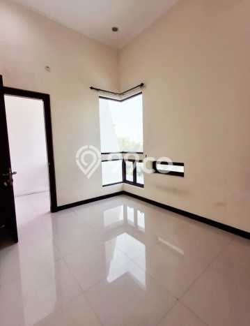 Ready to Use! Premium House LT 200m2 Desain Elegan di Kebraon Ready to Use! Premium House LT 200m2 Desain Elegan di Kebraon