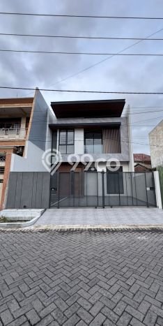 Ready to Use! Premium House LT 164m2 Desain Modern di Manyar Ready to Use! Premium House LT 164m2 Desain Modern di Manyar