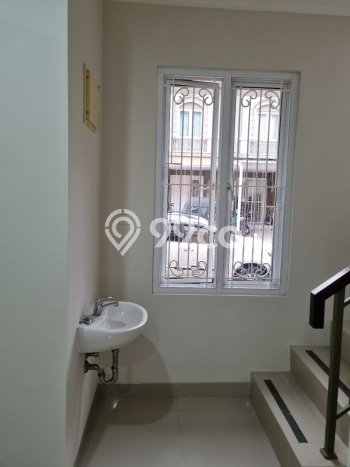 Dijual Hunian Rumah Terawat 4 Kamar di Gading Serpong, Tangerang Dijual Hunian Rumah Terawat 4 Kamar di Gading Serpong, Tangerang