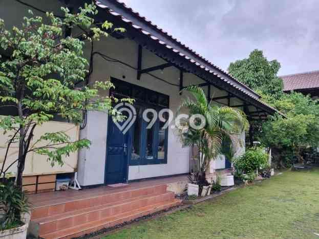 Rumah Elit Modern Tanpa Renovasi di Manyar Surabaya Rumah Elit Modern Tanpa Renovasi di Manyar Surabaya