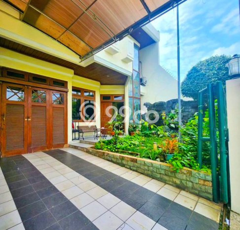 Ready to Use! Luxury House LT 300m2 Desain Modern di Cibubur Ready to Use! Luxury House LT 300m2 Desain Modern di Cibubur
