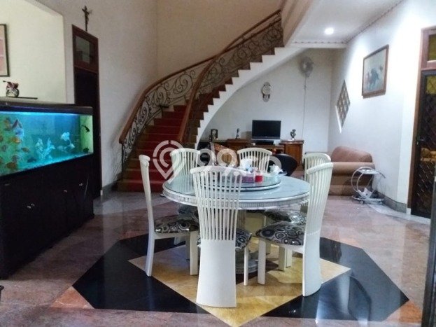 Rumah di Panakukkang, Luas 300m², Bangunan 325m² Rumah di Panakukkang, Luas 300m², Bangunan 325m²