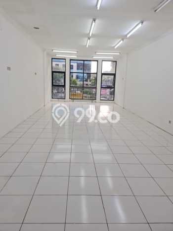 PRIME LOCATION! Ruko Kawasan Kelapa Gading, Luas 180m², Kawasan Berkembang, Siap Untuk Digunakan PRIME LOCATION! Ruko Kawasan Kelapa Gading, Luas 180m², Kawasan Berkembang, Siap Untuk Digunakan