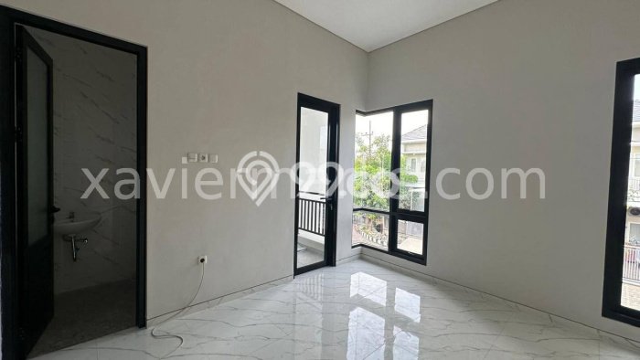 Dijual Hunian Rumah Terawat 3 Kamar di Kutisari, Surabaya Dijual Hunian Rumah Terawat 3 Kamar di Kutisari, Surabaya