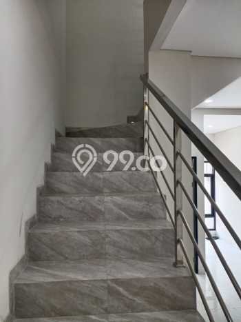 For Sale Rumah 4 Kamar Lokasi Ideal Nyaman dan Strategis di Tenggilis Mejoyo For Sale Rumah 4 Kamar Lokasi Ideal Nyaman dan Strategis di Tenggilis Mejoyo