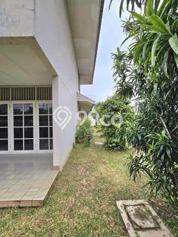 Jual Rumah Mewah Elegan Dengan View Cantik di Sektor 1 - Bintaro, Jakarta Selatan Jual Rumah Mewah Elegan Dengan View Cantik di Sektor 1 - Bintaro, Jakarta Selatan
