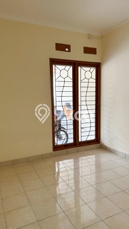 For Sale Hunian Rumah Terawat 2 Kamar di Graha Raya, Tangerang For Sale Hunian Rumah Terawat 2 Kamar di Graha Raya, Tangerang