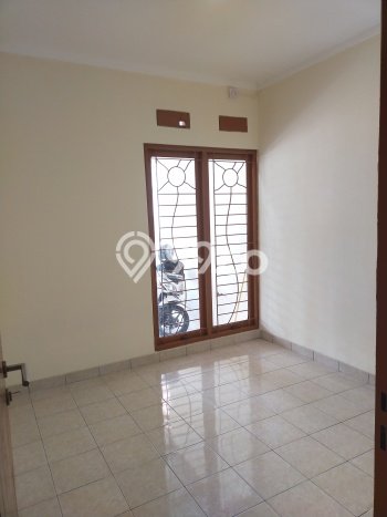 For Sale Hunian Rumah Terawat 2 Kamar di Graha Raya, Tangerang For Sale Hunian Rumah Terawat 2 Kamar di Graha Raya, Tangerang