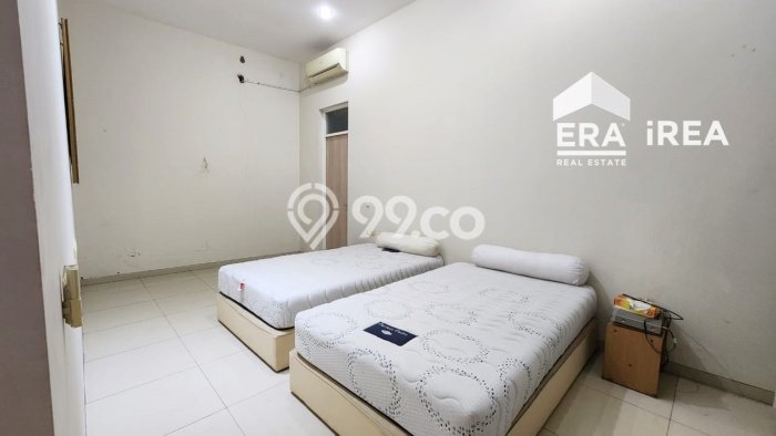 PRIME LOCATION! Rumah di Pasar Kliwon, 3 KM, Lingkungan Strategis, Luas 375m2m² Bangunan 290m2m² PRIME LOCATION! Rumah di Pasar Kliwon, 3 KM, Lingkungan Strategis, Luas 375m2m² Bangunan 290m2m²