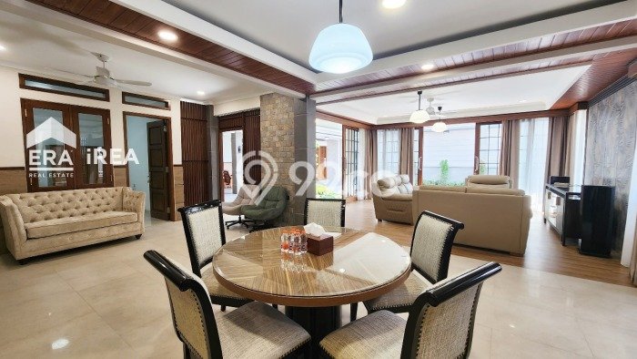 Dijual Rumah Premium dengan Fasilitas Sekitar Komplit di Laweyan, Surakarta Dijual Rumah Premium dengan Fasilitas Sekitar Komplit di Laweyan, Surakarta
