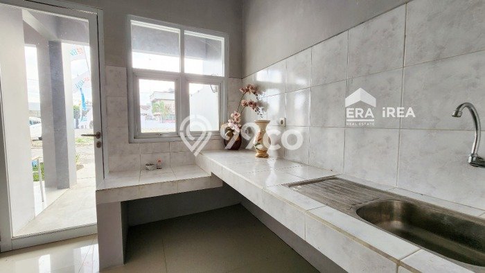 Rumah Kawasan Pucang Sawit, Luas 98m², Bangunan 120m² Rumah Kawasan Pucang Sawit, Luas 98m², Bangunan 120m²
