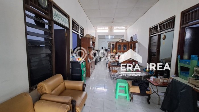 Dijual Rumah 8 Kamar Lokasi Ideal Bagus dan Strategis di Kartasura Dijual Rumah 8 Kamar Lokasi Ideal Bagus dan Strategis di Kartasura