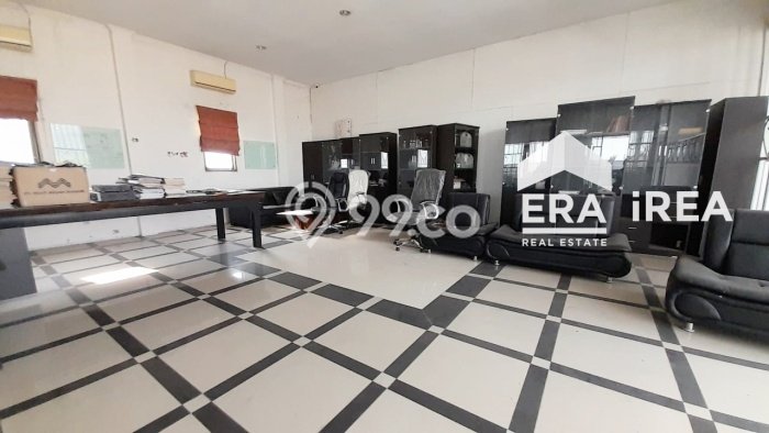 Unit Komersial Dijual di Colomadu Solo Luas Tanah 182m2, Luas Bangunan 450m2 Unit Komersial Dijual di Colomadu Solo Luas Tanah 182m2, Luas Bangunan 450m2