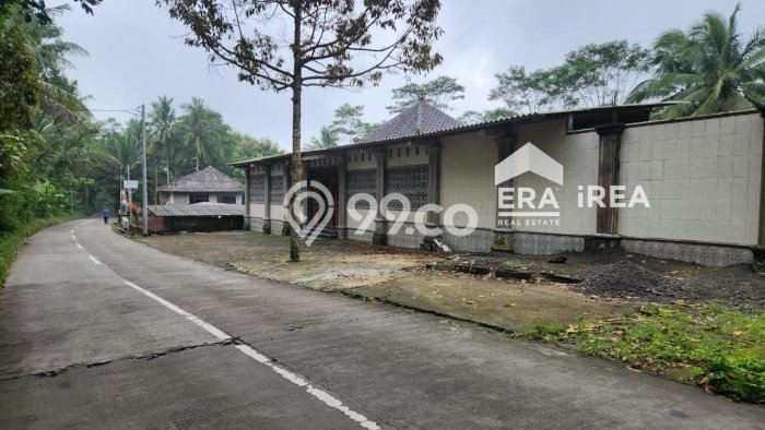 Unit Komersial Dijual di Ampel Boyolali Luas Bangunan 1226m2 Unit Komersial Dijual di Ampel Boyolali Luas Bangunan 1226m2