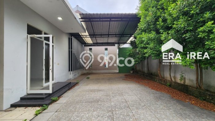 PRIME LOCATION! Rumah di Pasar Kliwon, 3 KM, Lingkungan Strategis, Luas 375m2m² Bangunan 290m2m² PRIME LOCATION! Rumah di Pasar Kliwon, 3 KM, Lingkungan Strategis, Luas 375m2m² Bangunan 290m2m²