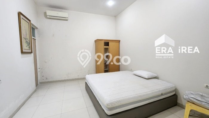 PRIME LOCATION! Rumah di Pasar Kliwon, 3 KM, Lingkungan Strategis, Luas 375m2m² Bangunan 290m2m² PRIME LOCATION! Rumah di Pasar Kliwon, 3 KM, Lingkungan Strategis, Luas 375m2m² Bangunan 290m2m²