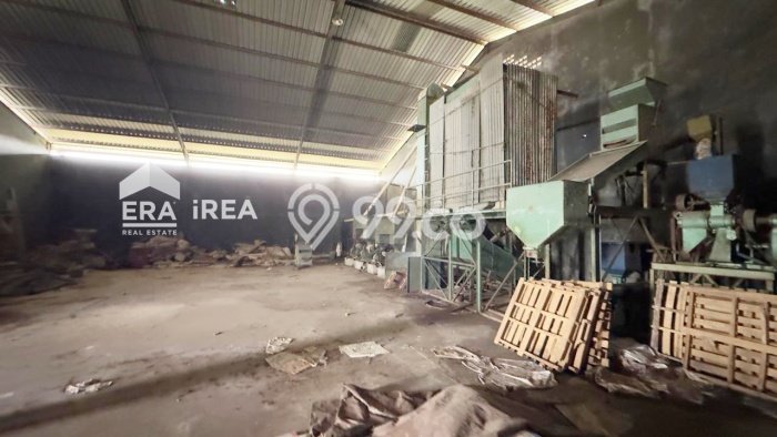 Unit Gudang Disewa Lokasi Gemolong, Sragen Spesifikasi Luas Bangunan 1500m2 Unit Gudang Disewa Lokasi Gemolong, Sragen Spesifikasi Luas Bangunan 1500m2