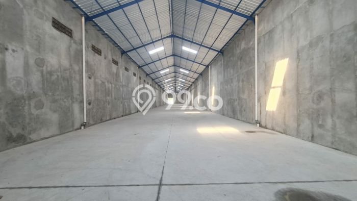 KEUNTUNGAN BERLIPAT! Gudang di Gatak, Luas 1188m2m², Posisi Jalan Utama KEUNTUNGAN BERLIPAT! Gudang di Gatak, Luas 1188m2m², Posisi Jalan Utama
