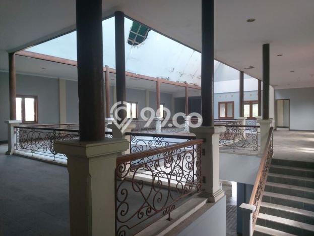 Komersial Dijual di Karanganyar LT 1000m2 & LB 1050m2 Lokasi Terbaik! Komersial Dijual di Karanganyar LT 1000m2 & LB 1050m2 Lokasi Terbaik!